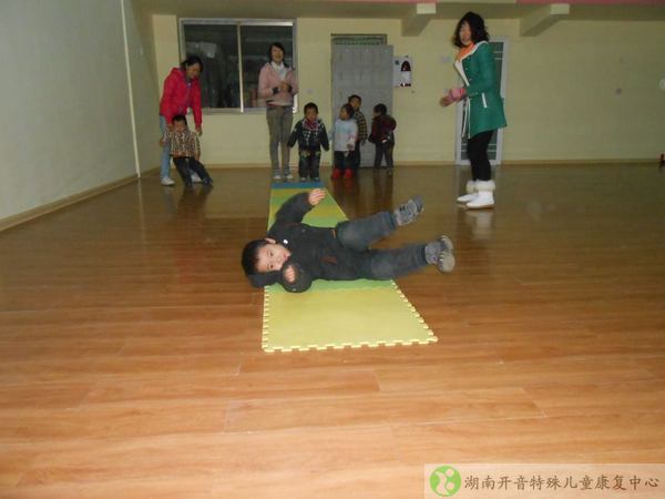 小朋友上体能课